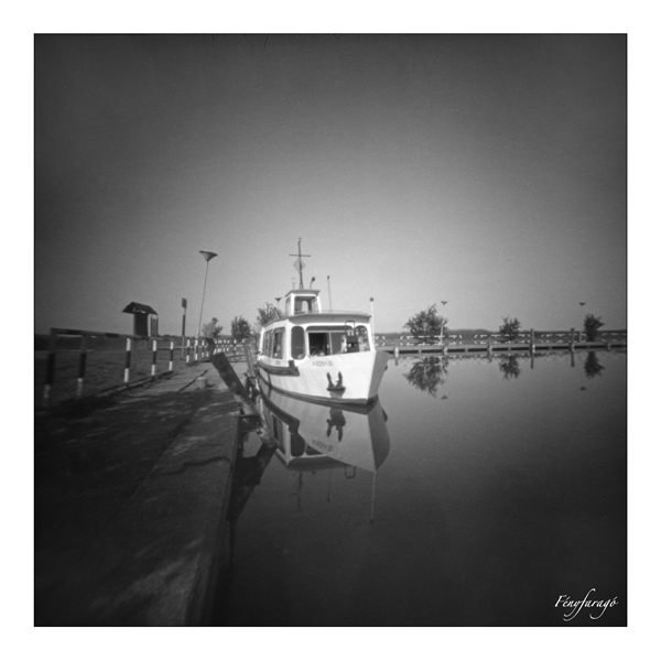 Kikötő (Pákozd, 2014. június) (Papír lyukkamera, Foma 100 B&W film)